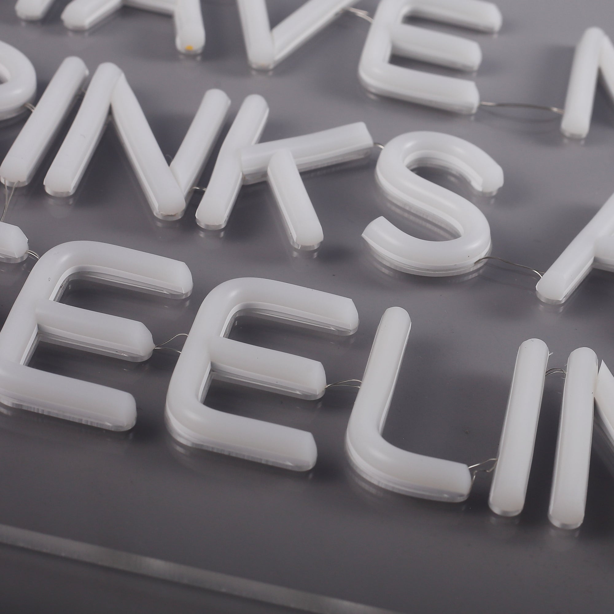 I Have Mixed Drinks About Feelings Neon Væglampe-Lightish-OutletLamper.dk
