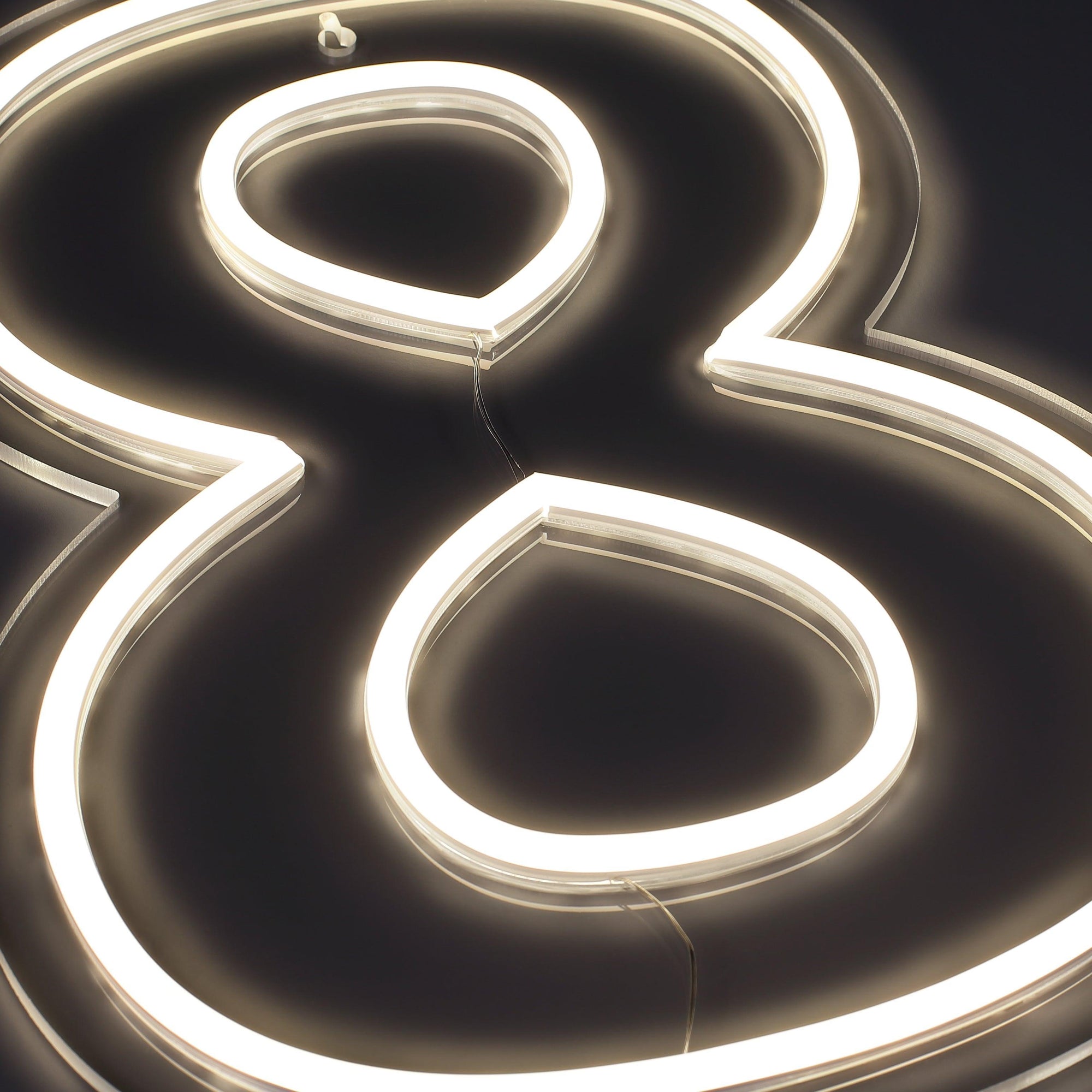 Tal 8 Neon Væglampe-Lightish-OutletLamper.dk