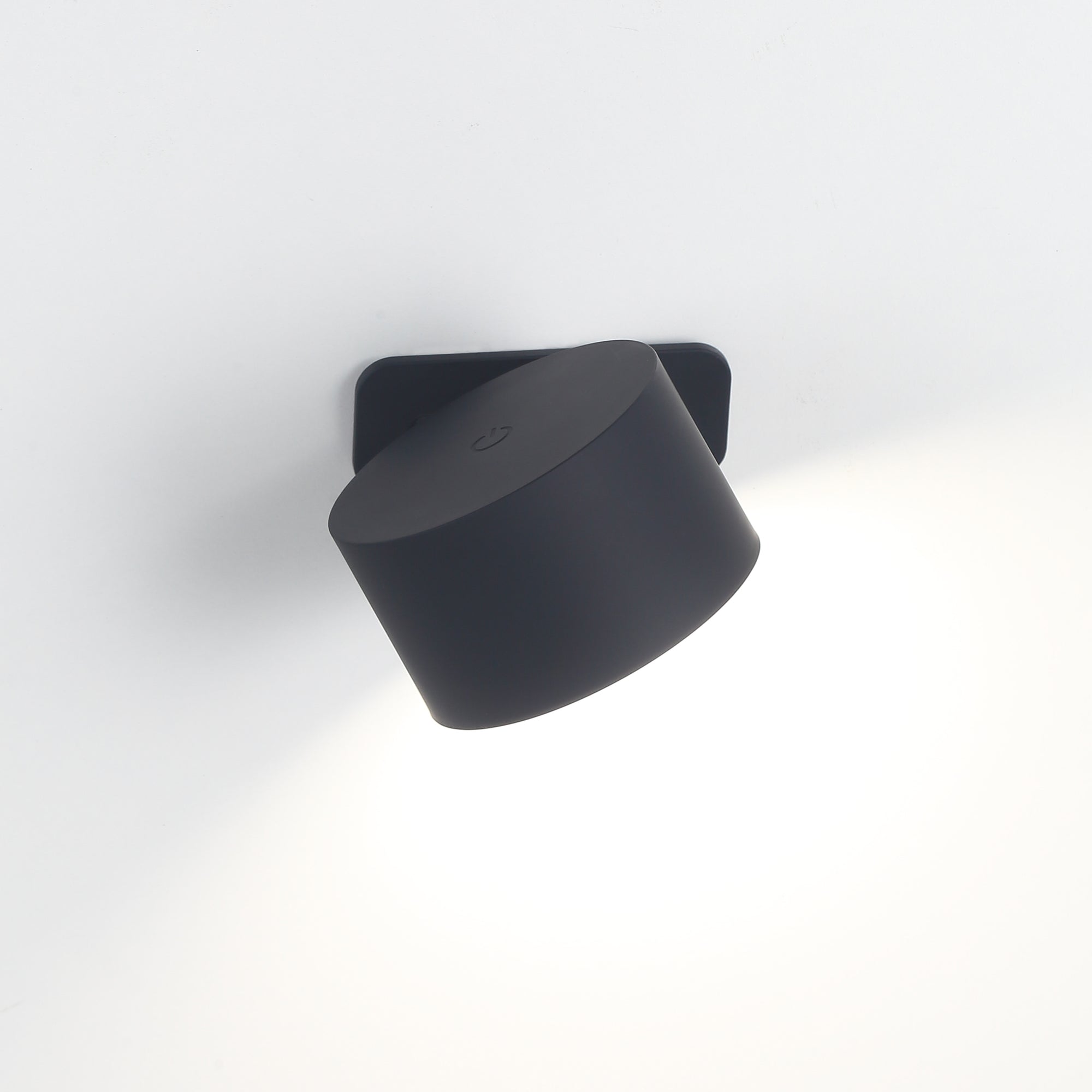 Ticky Magnetisk Væglampe Sort-Nordic Seasons-OutletLamper.dk