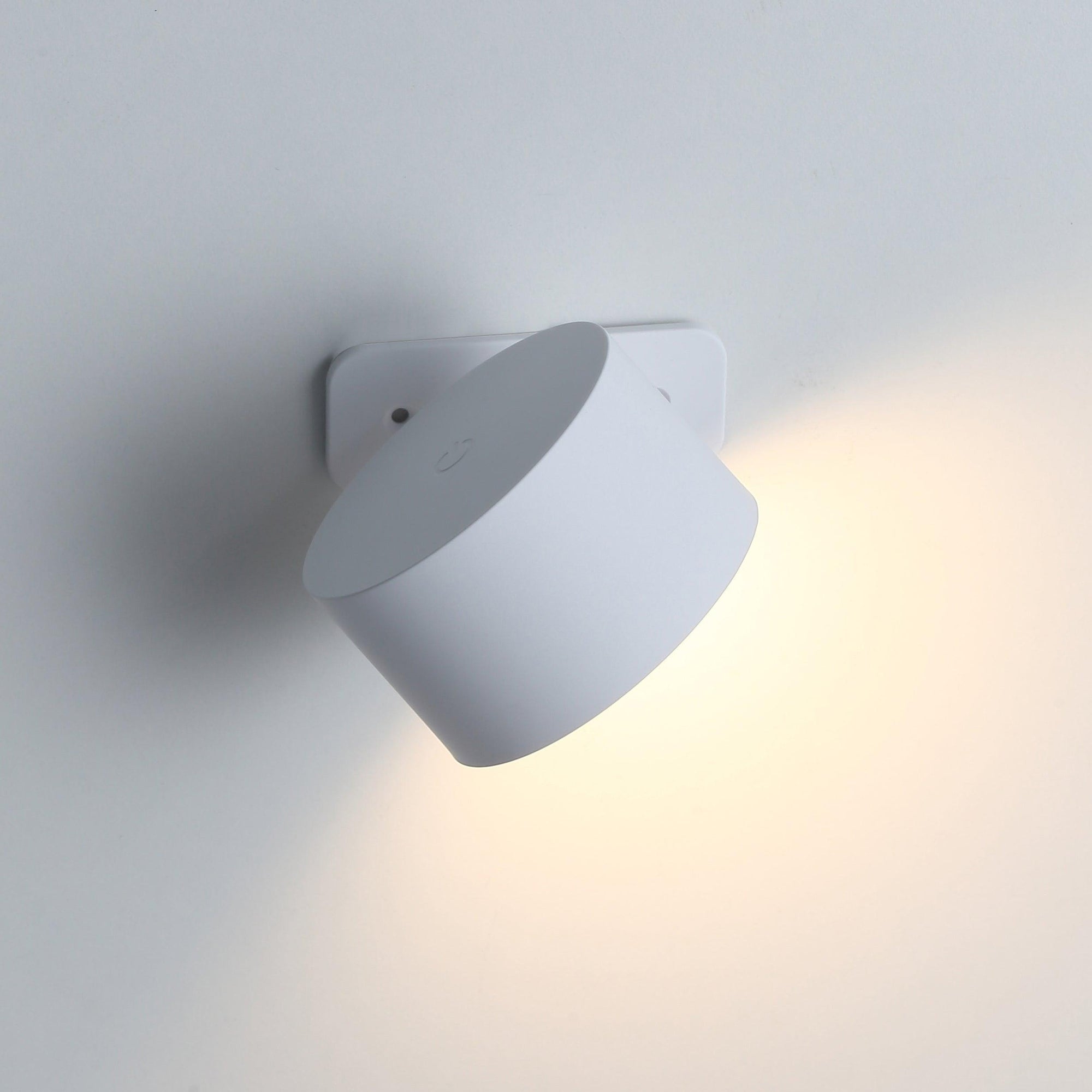 Ticky Magnetisk Væglampe Hvid-Nordic Seasons-OutletLamper.dk