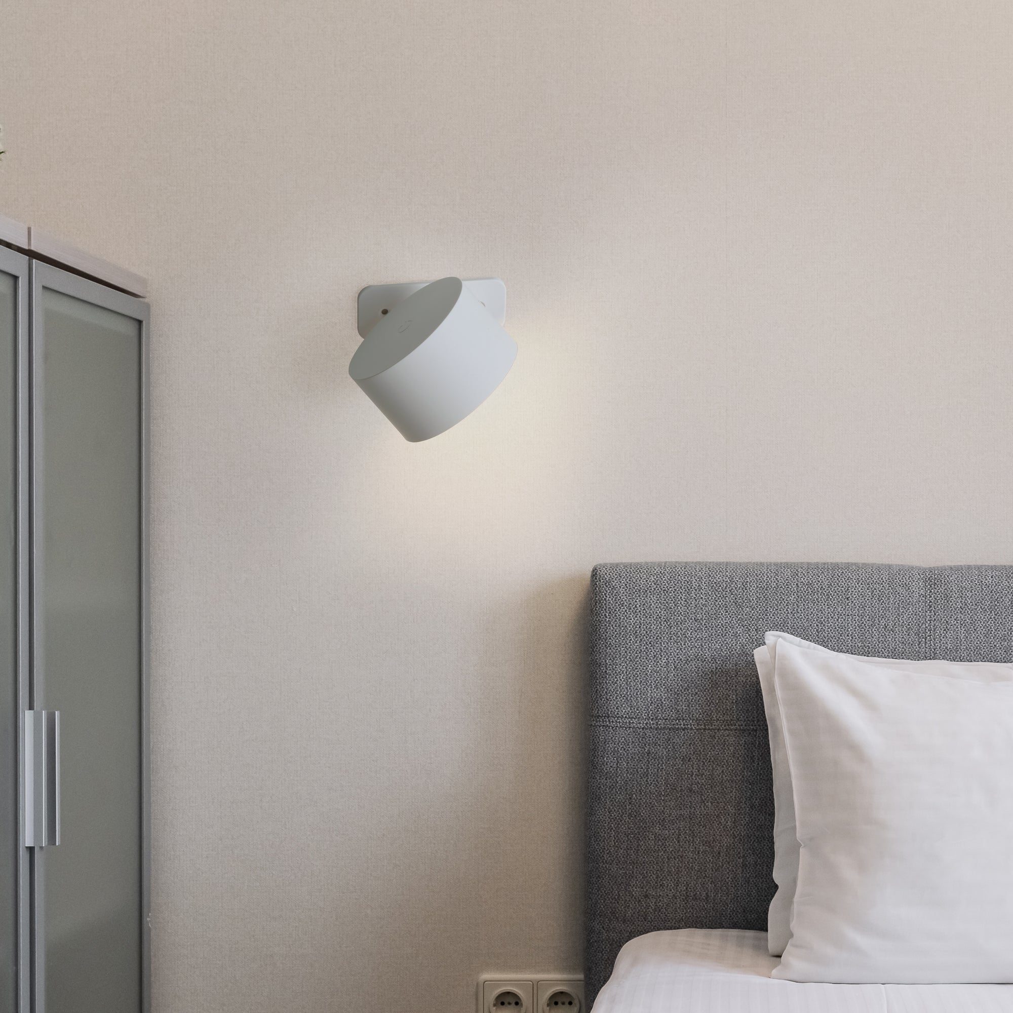Ticky Magnetisk Væglampe Hvid-Nordic Seasons-OutletLamper.dk