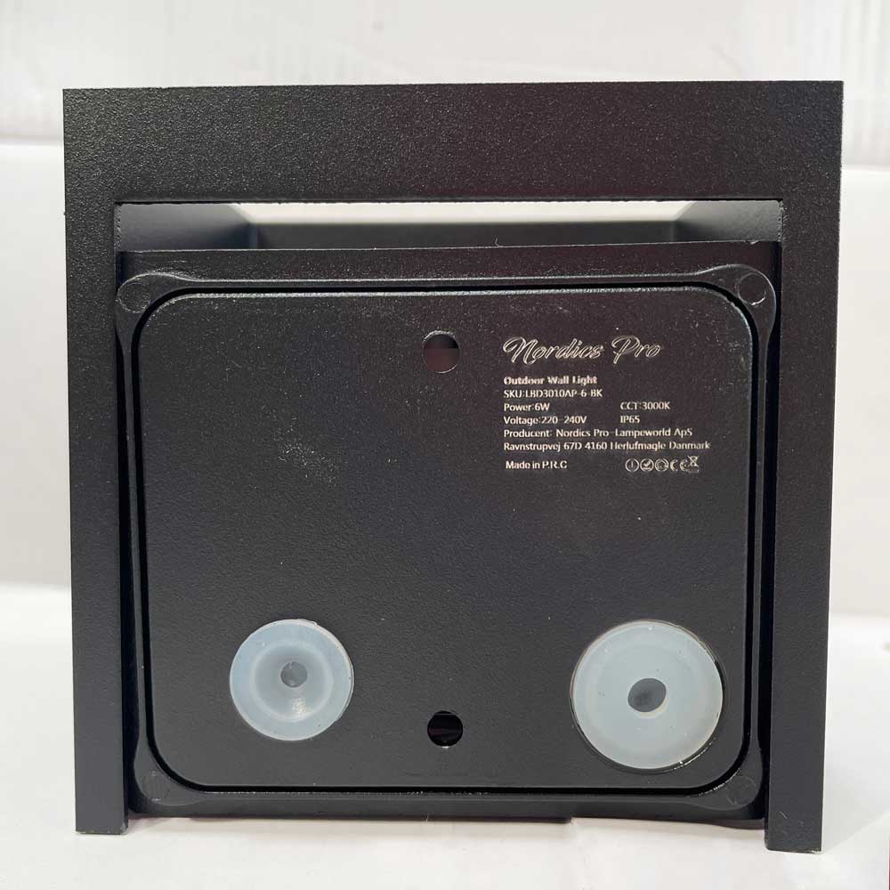 LED Væglampe 12W Udendørs Sort-Nordics Pro-OutletLamper.dk