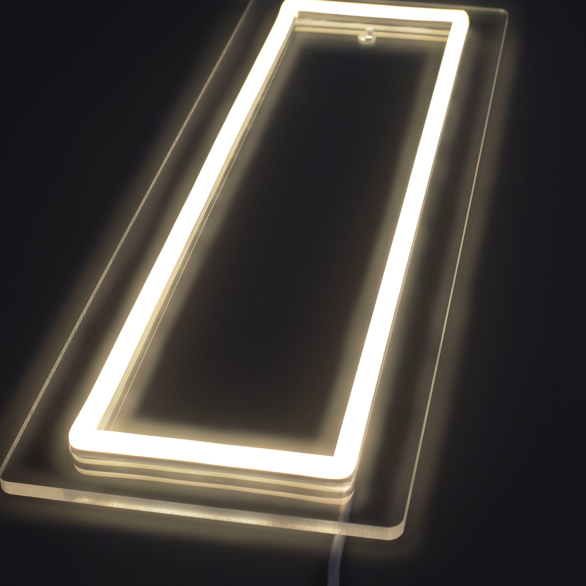 Bogstav I Neon Væglampe-Lightish-OutletLamper.dk