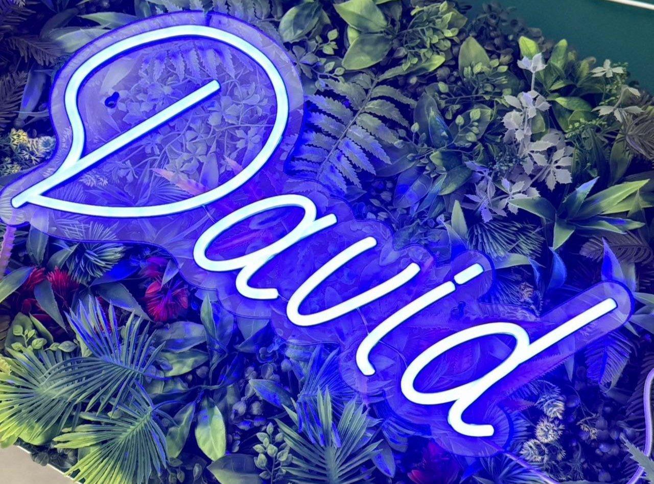 Neon Navneskilt Blå-Lightish-OutletLamper.dk